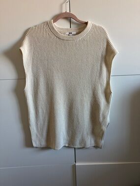 Uniqlo Cream Ribbed Knit Sleeveless Sweater Vest with side slit